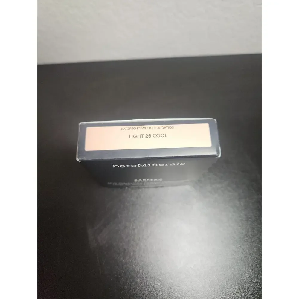 bareMinerals BAREPRO 24HR Wear Skin-Perfecting Powder Foundation